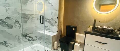 تجهيزات دش، مجففات شعر، مناشف، شامبو