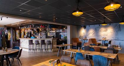 luxury chalet on a cosy campsite near the sea