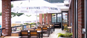 luxury chalet on a cosy campsite near the sea