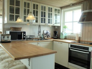 Kjøleskap, mikrobølgeovn, ovn og oppvaskmaskin