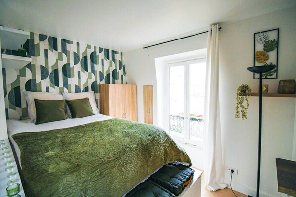 مكواة/لوح كي وواي فاي وملاءات أسرّة