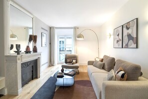 Televisie en een open haard