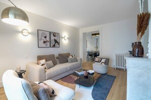 Télévision, cheminée