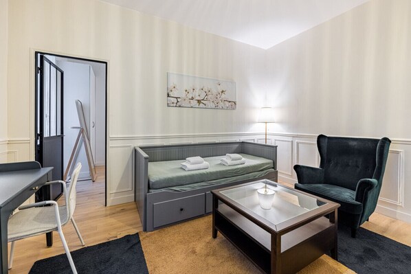 1 chambre, fer et planche à repasser, Wi-Fi, draps fournis