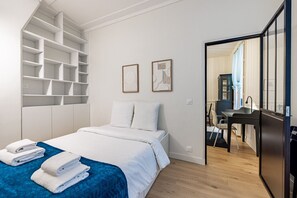 1 habitación, tabla de planchar con plancha, wifi y ropa de cama 