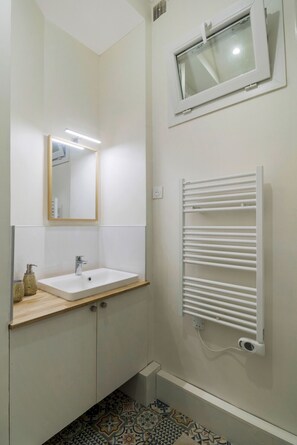 Hårtork och handdukar