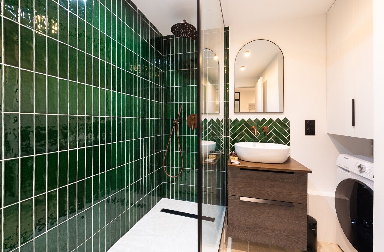 Sèche-cheveux, serviettes fournies