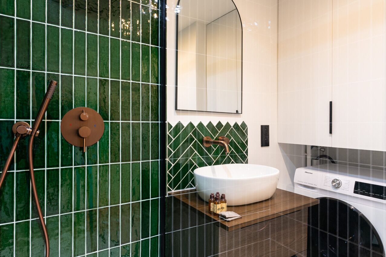 Sèche-cheveux, serviettes fournies