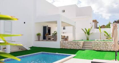 Villa Vivian – Elegant Two-Story Luxury Villa with Private Garden & Pool in Curaçao