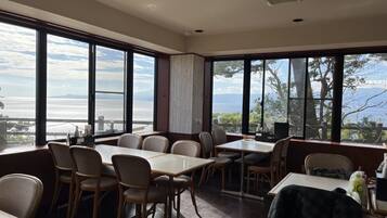 供应晚餐,烤肉,海景