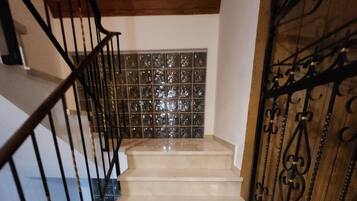 House, 3 Bedrooms, Smoking, Terrace | Bahagian dalam