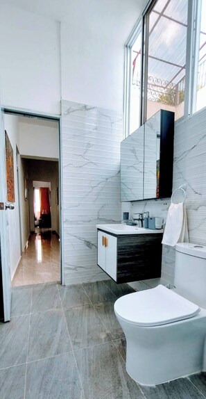 Handtücher, Seife, Toilettenpapier