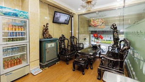 A room with antique furniture, a television, and a vending machine. - Vuon Tao Dan Hotel Near Ben Thanh Market (Ho Chi Minh City)