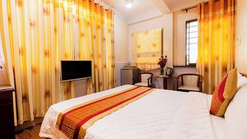 Royal Room, City View | Minibar, desk, free WiFi, bed sheets