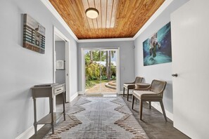 Villa | 3 bedrooms - 2 Cottage Oasis in Lake Worth (Lake Worth)