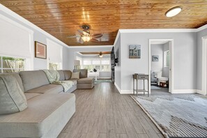 Villa | 3 bedrooms - 2 Cottage Oasis in Lake Worth (Lake Worth)