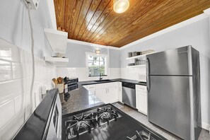 Villa | 3 bedrooms - 2 Cottage Oasis in Lake Worth (Lake Worth)