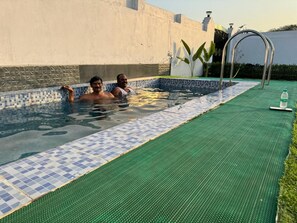 Indoor pool - Hotel Grand Omasha (Noida)