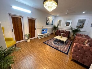 Family Villa | Premium bedding, individually decorated, individually furnished - Hotel Grand Omasha (Noida)