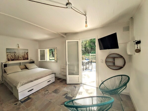 1 bedroom, WiFi, bed sheets - Clairière. Studio Neuf, Grande Terrasse, Piscine, Avec Magnifique vue Forêt (Cénac-et-Saint-Julien)