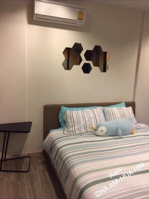 1 bedroom, bed sheets