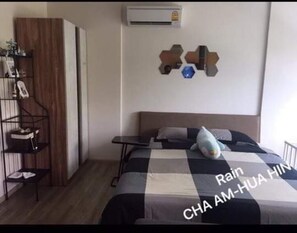 1 bedroom, bed sheets
