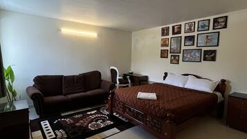 4 bedrooms, premium bedding, down duvets, desk