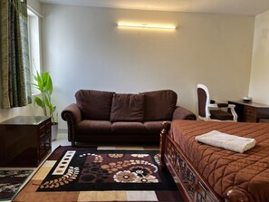 4 bedrooms, premium bedding, down duvets, desk - Le Hayat 4Bhk Pvt-Villa Kodaikanal TN (Kodaikanal)