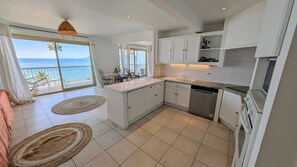 Kühlschrank, Mikrowelle, Ofen, Geschirrspüler