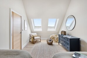 4 bedrooms, iron/ironing board, Internet, bed sheets