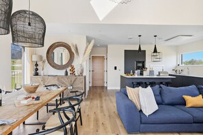 Smart TV - 3 The Vista, Willingcott Nr Woolacombe - Hot tub/ Pet friendly/ On-site pool/ EV Charger/ Ecohome (Woolacombe)