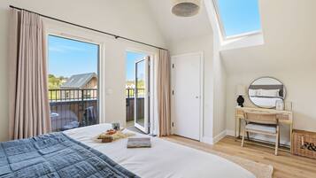 4 bedrooms, iron/ironing board, Internet, bed sheets