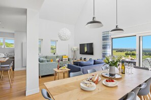 Dining - 1 The Vista, Willingcott Nr Woolacombe - Hot tub/ Pet friendly/ On-site pool/ EV Charger/ Ecohome (Woolacombe)