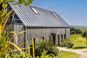 Exterior - 1 The Vista, Willingcott Nr Woolacombe - Hot tub/ Pet friendly/ On-site pool/ EV Charger/ Ecohome (Woolacombe)