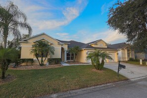 Exterior - New Themed Home w Game Room and Private Pool (Davenport)