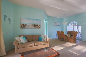 Exterior - New Themed Home w Game Room and Private Pool (Davenport)