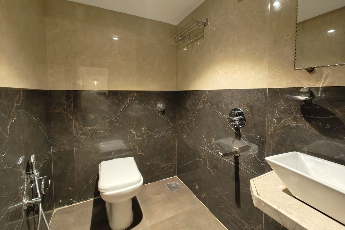 Buồng tắm vòi sen, vòi sen phun mưa, khăn tắm