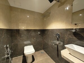 Dusche, Regendusche, Hausschuhe, Handtücher