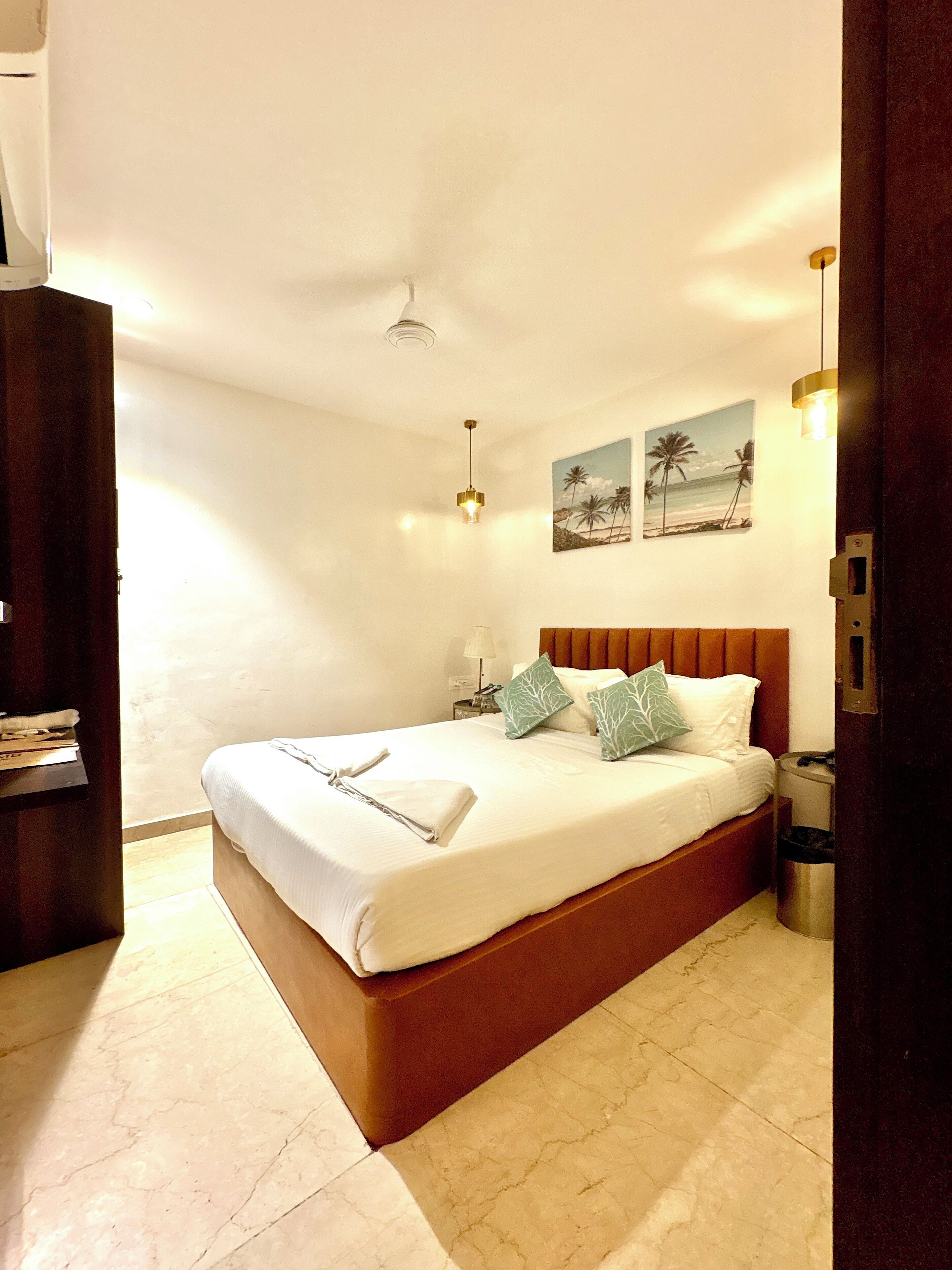 أغطية فراش متميزة ومكتب وتجهيزات عازلة للصوت وواي فاي مجانًا