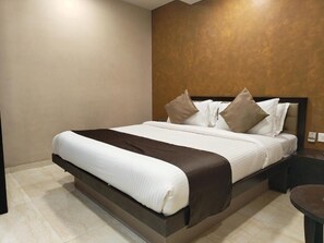 Super Deluxe Double | Premium bedding, desk, soundproofing, free WiFi - The Majlis Hotel - Near Taj Hotel Colaba (Mumbai)