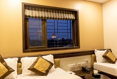 The Majlis Hotel - Near Taj Hotel Colaba