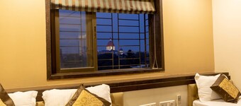The Majlis Hotel - Near Taj Hotel Colaba