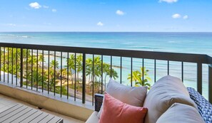 Property grounds - Modern Luxury Suite at Waikiki Beach Tower w/ Ocean View (Honolulu)