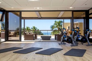 Fitness facility - Modern Luxury Suite at Waikiki Beach Tower w/ Ocean View (Honolulu)