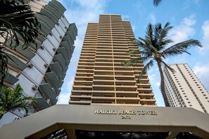Exterior - Modern Luxury Suite at Waikiki Beach Tower w/ Ocean View (Honolulu)