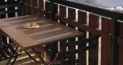 Beau studio au Grand-Bornand station avec terrasse et vue panoramique sur pistes