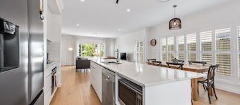 Hestia Villa - Luxury Retreat near CBD and Grammar