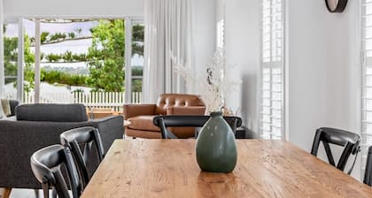 Hestia Villa - Luxury Retreat near CBD and Grammar