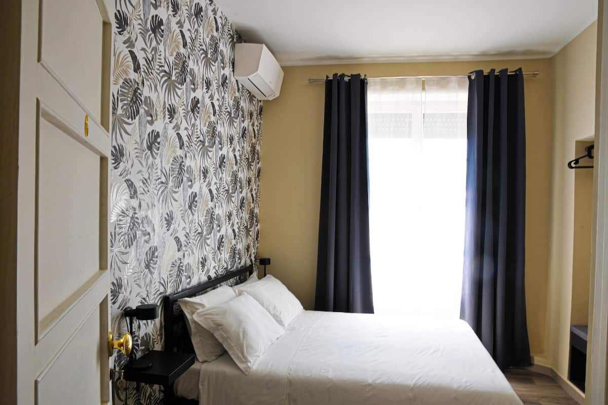 Room 6 | Desk, free WiFi, bed sheets