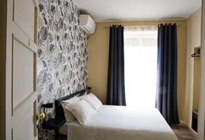 Room 6 | Desk, free WiFi, bed sheets